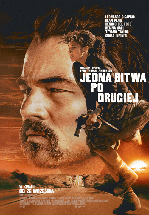 Plakat promujący film "Jedna bitwa po drugiej" w GO KINO Oława. Grafika jest mroczna i dynamiczna. W tle widać zniszczone miasto i spektakularne eksplozje. Na pierwszym planie znajdują się główni bohaterowie filmu, w pozach gotowych do walki. Ich twarze są poważne i skupione, co sugeruje napięcie i dramatyzm. Plakat jest w odcieniach szarości, czerni i czerwieni.