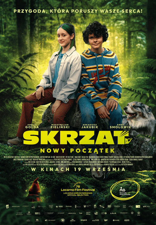 Plakat filmu "Skrzat. Nowy początek" w GO KINO Oława. Grafika przedstawia Hanię, główną bohaterkę, z uśmiechem na twarzy. W tle widać jej nowego przyjaciela Michała, a także leśne otoczenie pełne magii i małych, ukrytych skrzatów. Tło jest jasne i kolorowe, co podkreśla bajkowy charakter filmu.