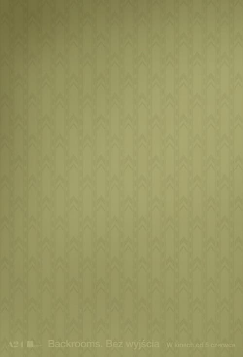 Żółta tapeta w powtarzające się geometryczne wzory; plakat filmu Backrooms w GO KINO Oława.