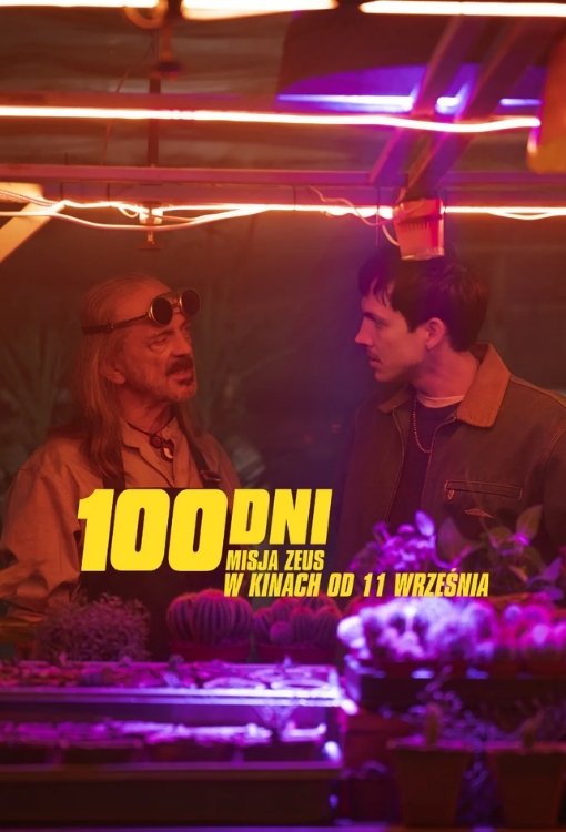 Plakat filmu 100 Dni Misja Zeus ukazujący dwóch mężczyzn w warsztacie pełnym roślin. GO KINO Oława.