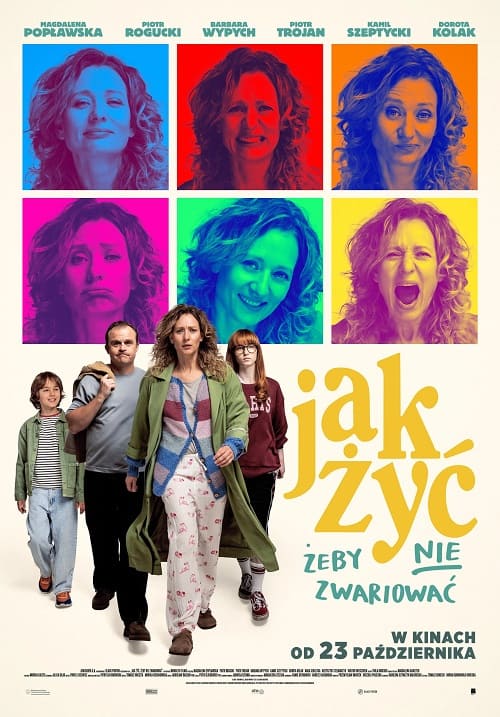 Plakat filmu Jak żyć żeby nie zwariować z Magdaleną Popławską na popartowym tle w GO KINO Oława